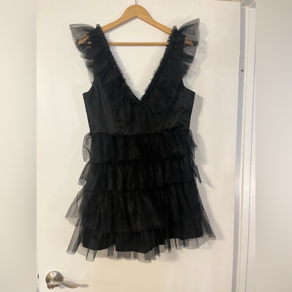 Lulu’s Black Deep V Neckline Multi Tier Tulle Ruffle Dress. Size Large. NWT.